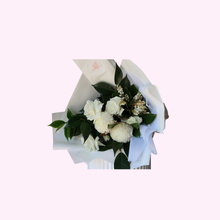 Load image into Gallery viewer, Seasonal Bouquet