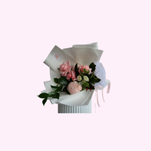 Load image into Gallery viewer, Seasonal Bouquet