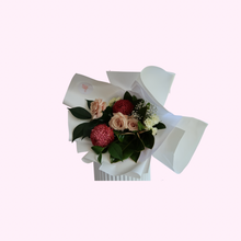 Load image into Gallery viewer, Seasonal Bouquet