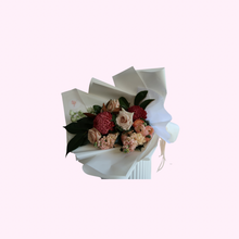 Load image into Gallery viewer, Seasonal Bouquet